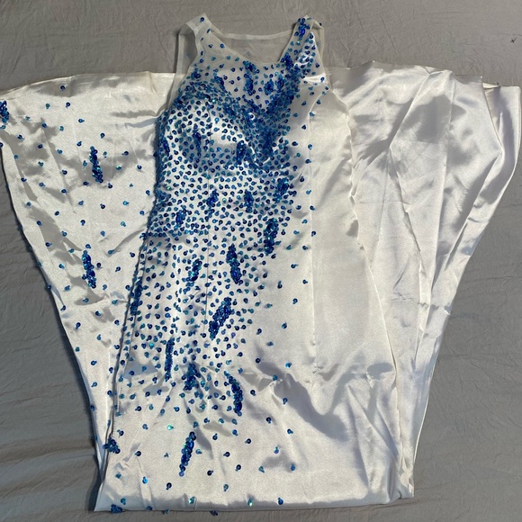 GORGEOUS WHITE AND BLUE BEADED PROM DRESS - Picture 5 of 5
